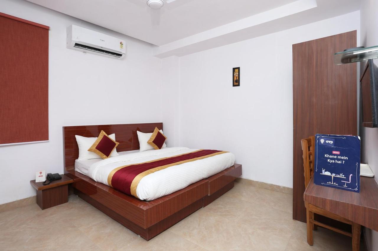 Capital O 12807 Amaira Hotel And Banquets Noida Exterior photo