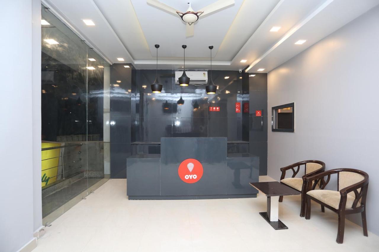 Capital O 12807 Amaira Hotel And Banquets Noida Exterior photo