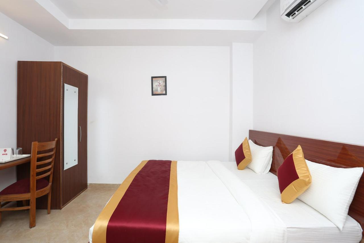 Capital O 12807 Amaira Hotel And Banquets Noida Exterior photo