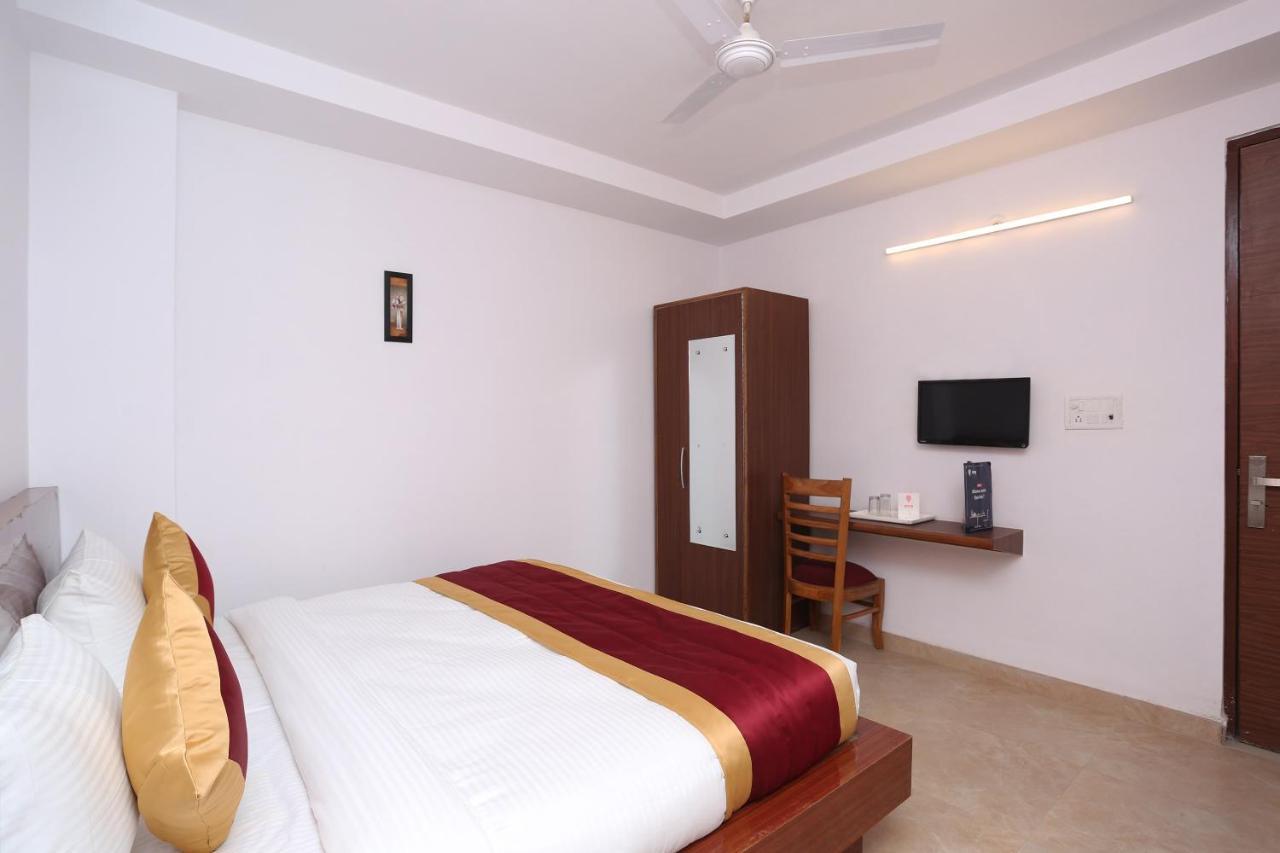 Capital O 12807 Amaira Hotel And Banquets Noida Exterior photo