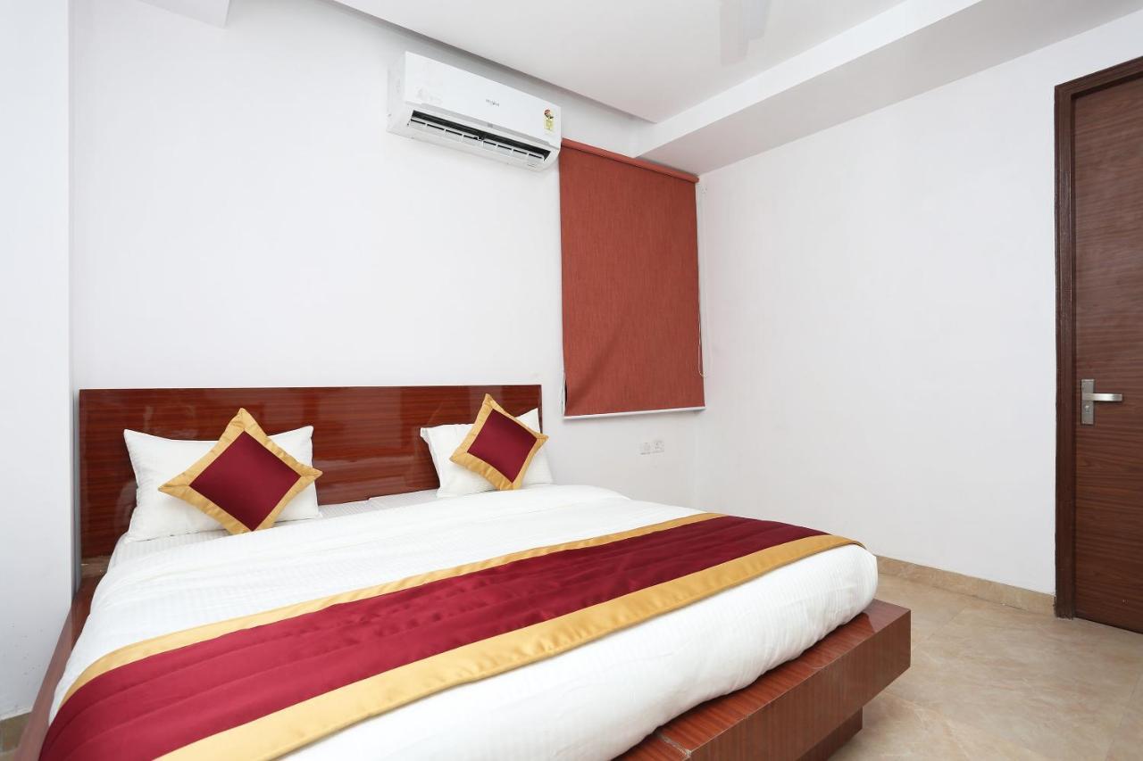 Capital O 12807 Amaira Hotel And Banquets Noida Exterior photo